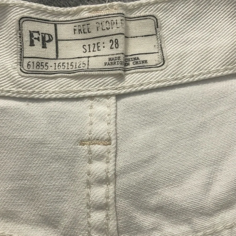 Free People Crème Denim Shorts Size 28 - Picture 6 of 7